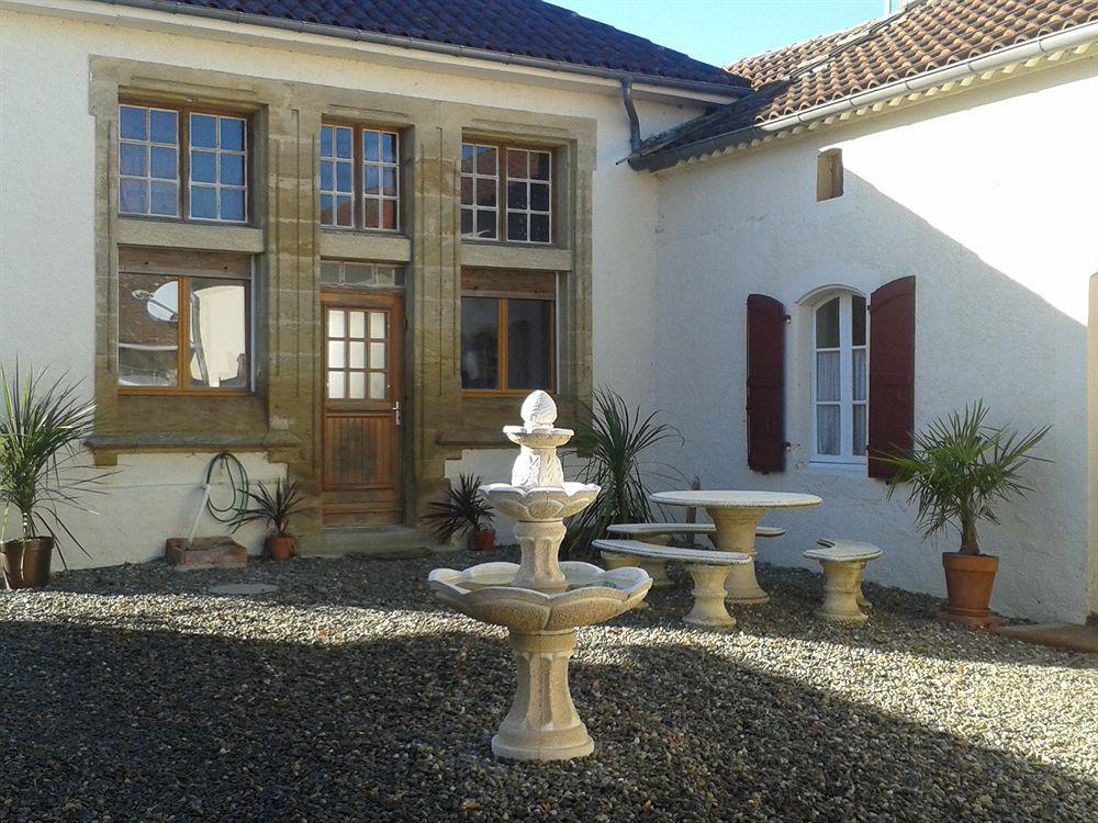 Ancienne Ecole Bed and Breakfast Cazaux-Villecomtal Εξωτερικό φωτογραφία